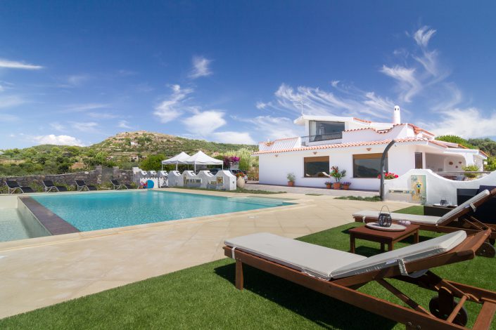 Villa con piscina a Santa Maria del Mare. Fotografia per il settore immobiliare in Sardegna